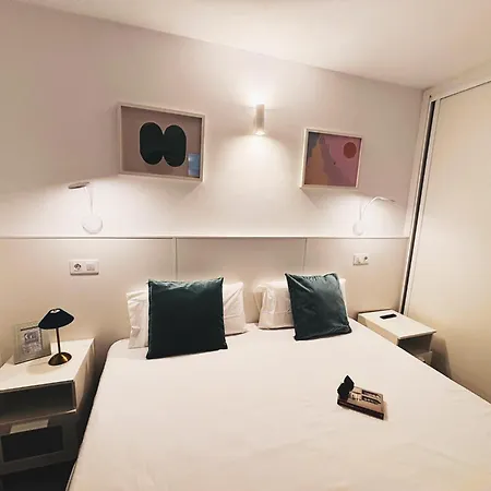 Whisper * بلايا ديل إنغلز