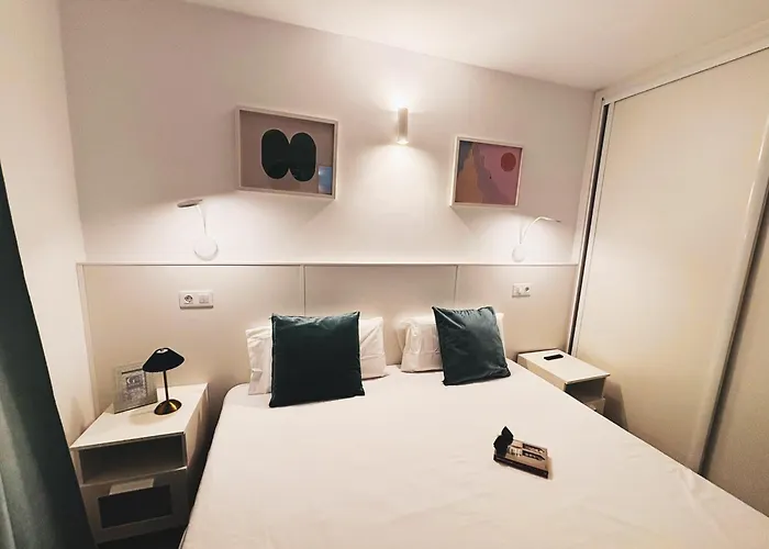 Whisper * بلايا ديل إنغلز