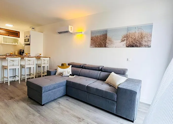 Whisper بلايا ديل إنغلز